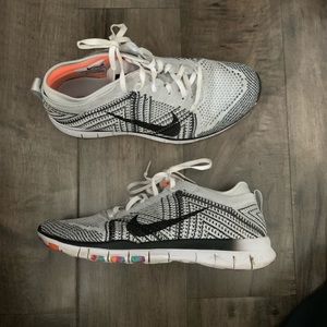 Barely worn size 6.5 Nike free 5.0